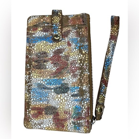 HOBO Handbags - HOBO King Genuine Leather Phone Wallet Wristlet Ikat snakeskin pattern Teal